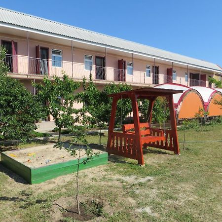 Monte Karlo Hotel Zaliznyy Port Exterior photo