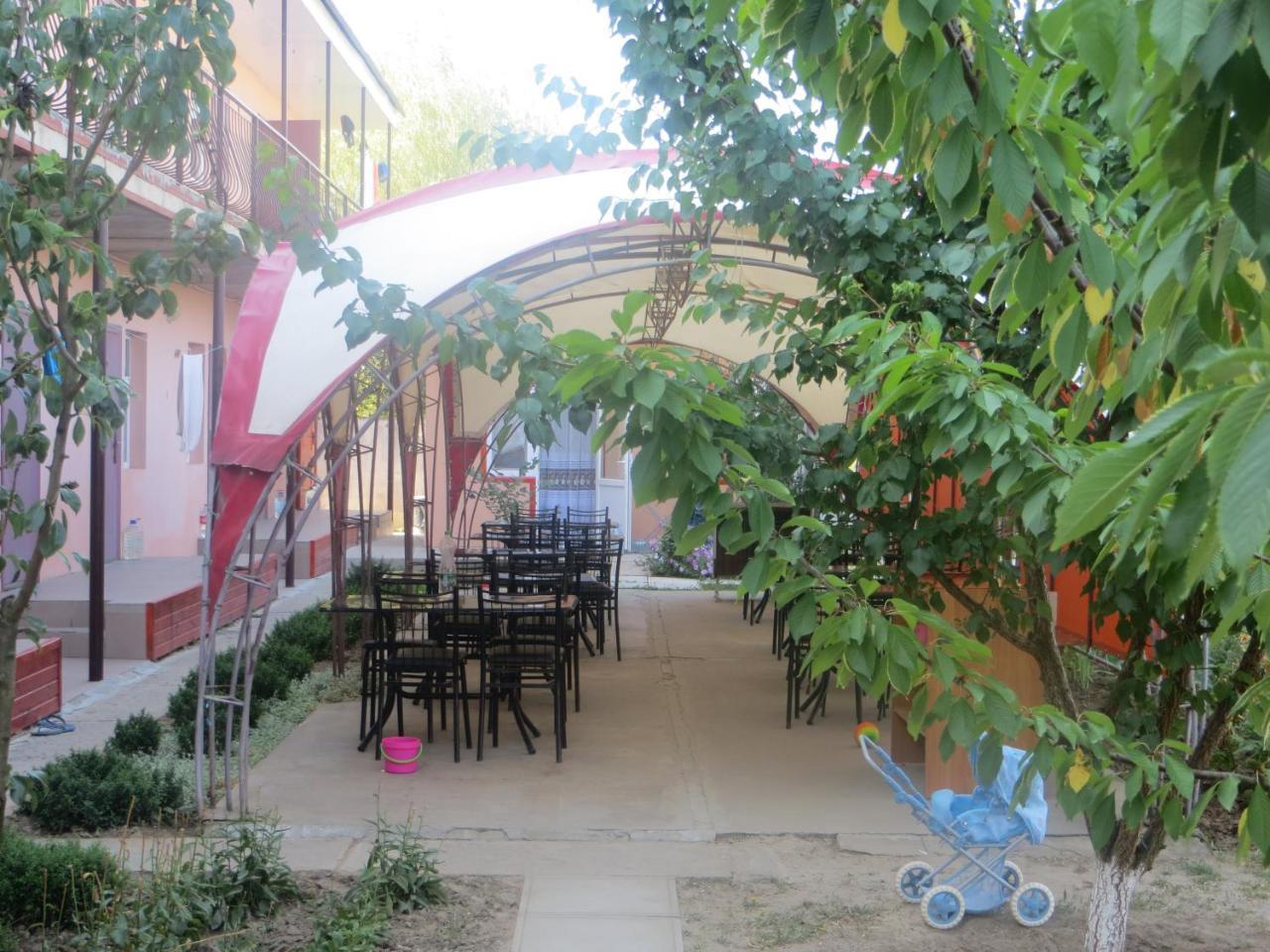 Monte Karlo Hotel Zaliznyy Port Exterior photo